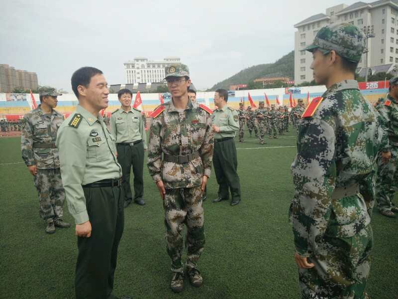 陸軍邊海防學院張東曉副院長一行檢查我校軍訓工作